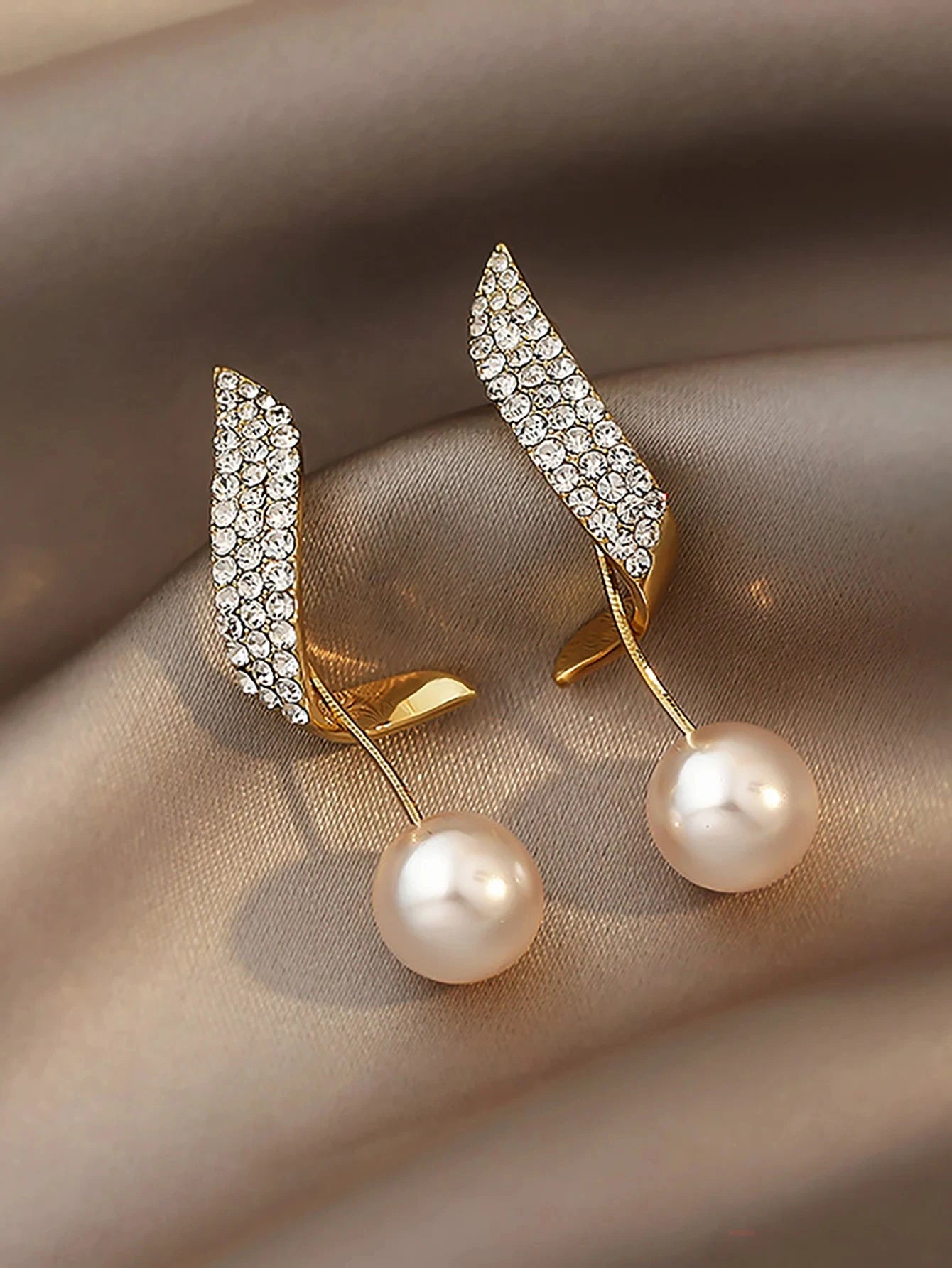 2 Pieces Of Women's Elegant Pearl Tassel Earrings