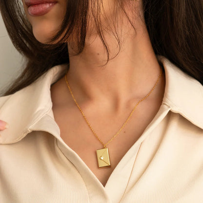 Love Letter Necklace - Collier Lettre d'Amour (Copy)